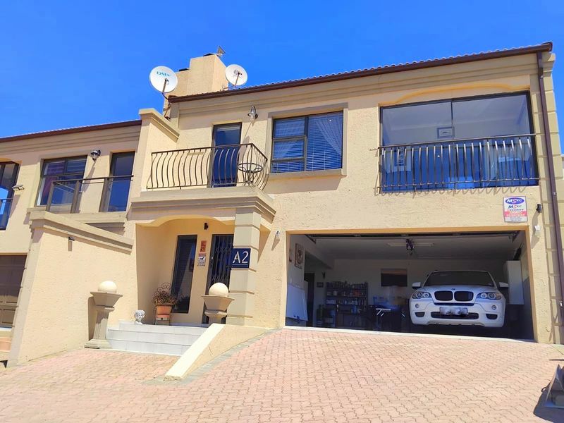 Charming Duet with Ocean Views in Island View, Mossel Bay - Photo 2