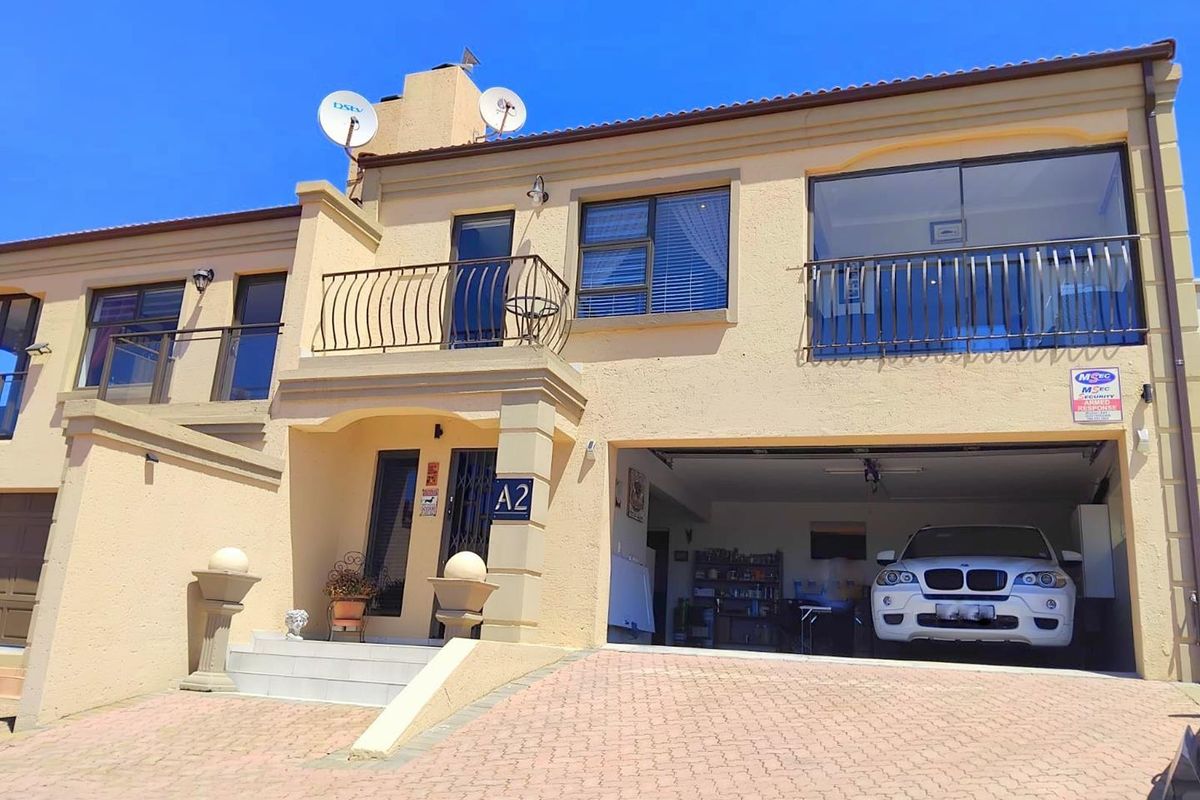 Charming Duet with Ocean Views in Island View, Mossel Bay - Photo 2