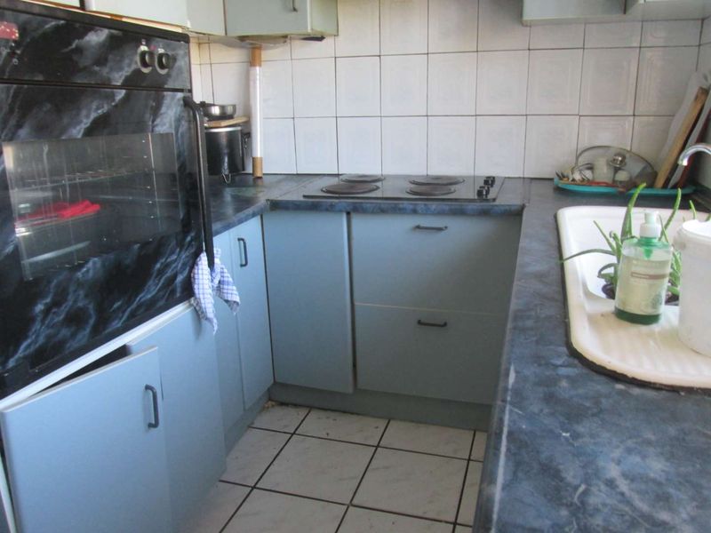 BEAUTIFUL [2] TWO BEDROOMS 89 SQM APARTMEMT FOR SALE  WITH A GOOD VIEW IN SUNNYSIDE PRETORIA - Photo 10