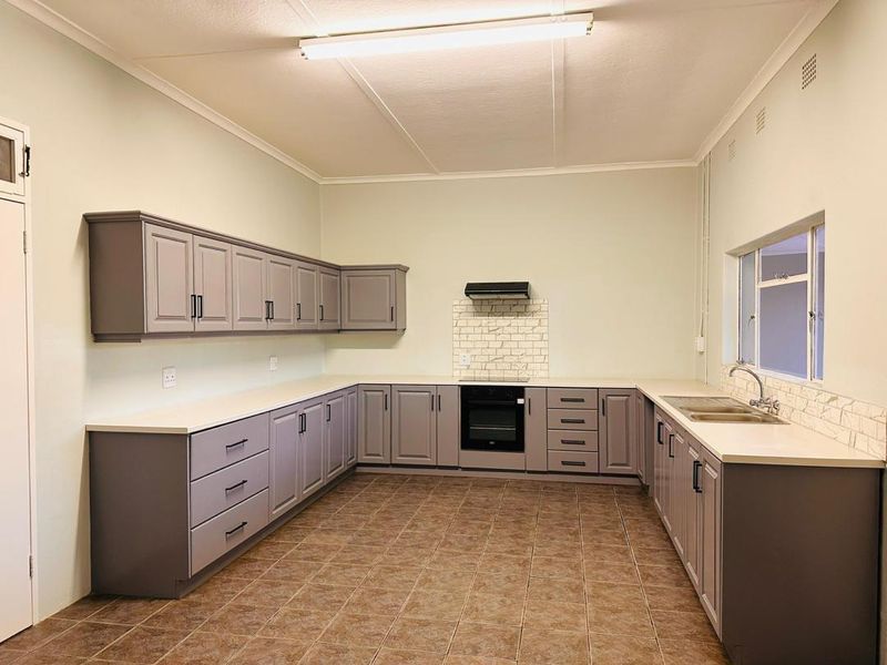 3x Bedrooms House with Flats For Sale in Tsumeb With 2x Bedrooms Flat - Photo 6