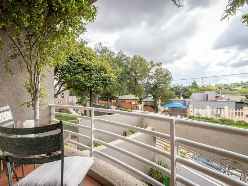 Charming Multi-level Property in Westdene - Photo 5