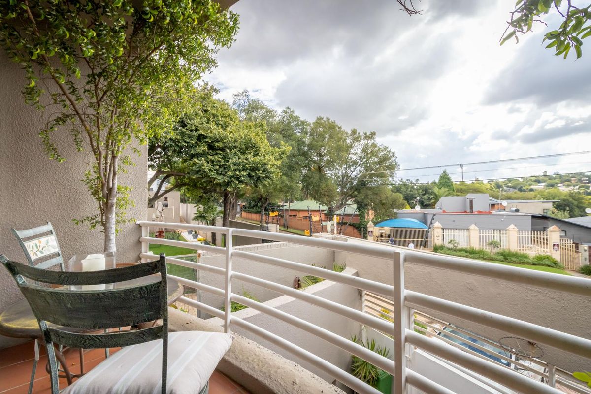 Charming Multi-level Property in Westdene - Photo 5