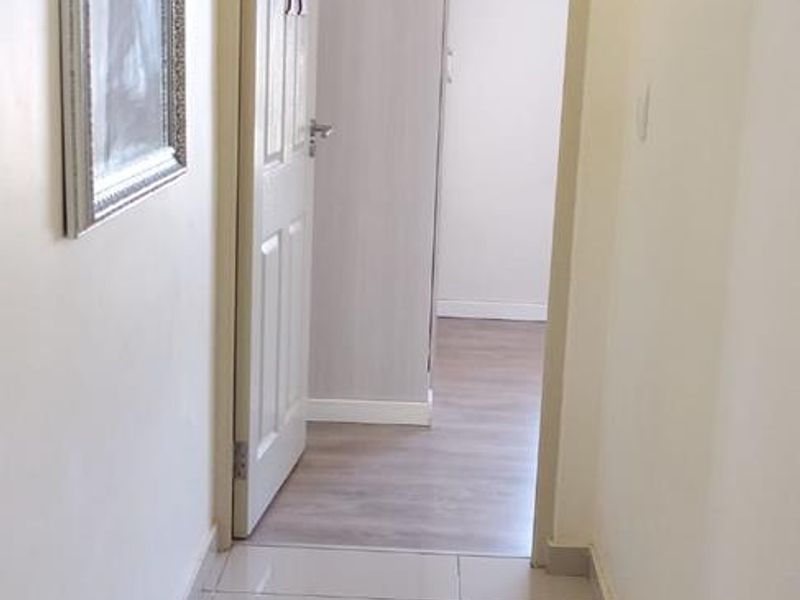 3 Beds Apartment FOR SALE in Pomona. - Photo 6