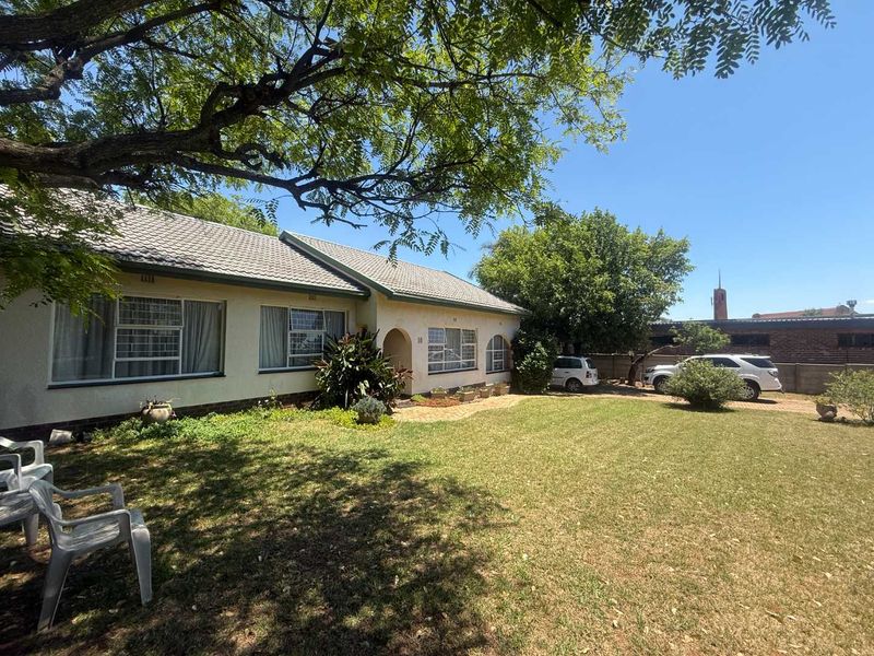 Family Home for Sale – Space, Comfort & Convenience! - Photo 2