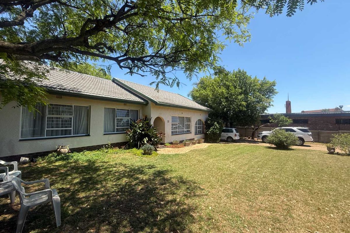 Family Home for Sale – Space, Comfort & Convenience! - Photo 2