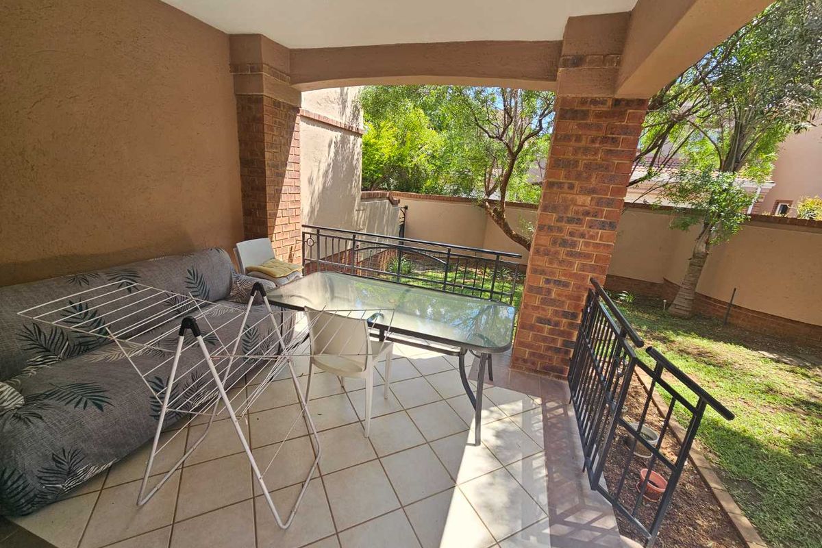 Exclusive 3 Bedroom, 2 Bathroom, Double Garage, Fully Furnished Duplex Townhouse in Woodhill Golf Estate. Ideal for Embassy Staff and Executives! - Photo 5