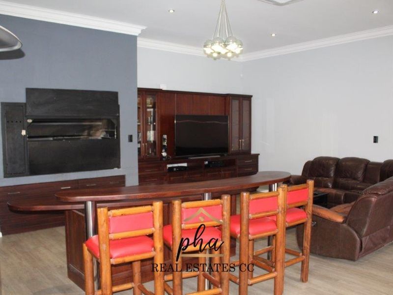 Entertainer's Dream!! 5 bedroom house with pool for sale in Walvis Bay for N$6 700 000.00 - Photo 8