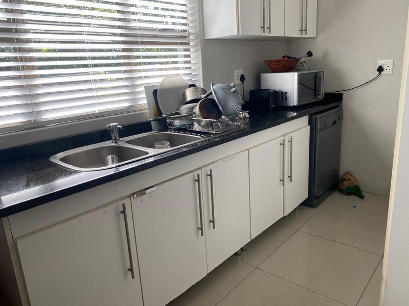 Beautiful 5 Bedroom House for Rental in Palm Lakes Estate - Photo 4