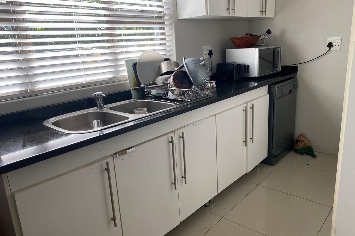 Beautiful 5 Bedroom House for Rental in Palm Lakes Estate - Photo 4