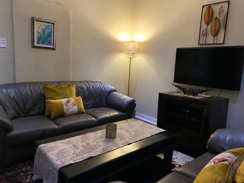 Fully furnished 1 Bedroom Cottage To  Let - Close to Melrose Arch - Photo 3
