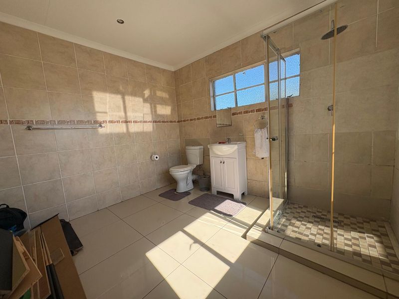 Spacious Modern Family Home with Outstanding Features - Photo 6