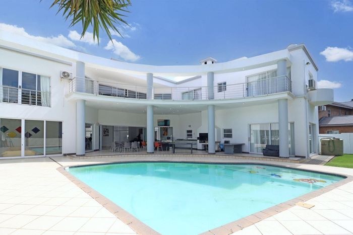 Property #2481250, House For Sale in Woodhill Golf Estate