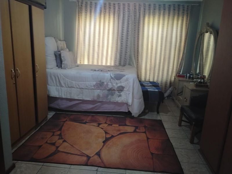 3 Bedroom House for sale at Olievenhoutbosch - Photo 7