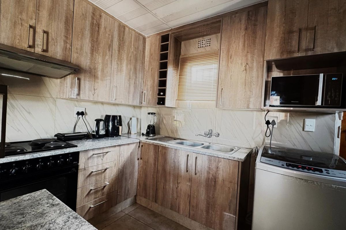 CHARMING 3 BED IN LEOPARD'S REST ESTATE - Photo 3