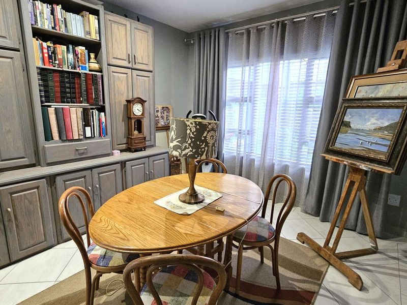 7 Bedroom Executive Family Home in Popular Security Estate in Melodie Hartbeespoort - Photo 4