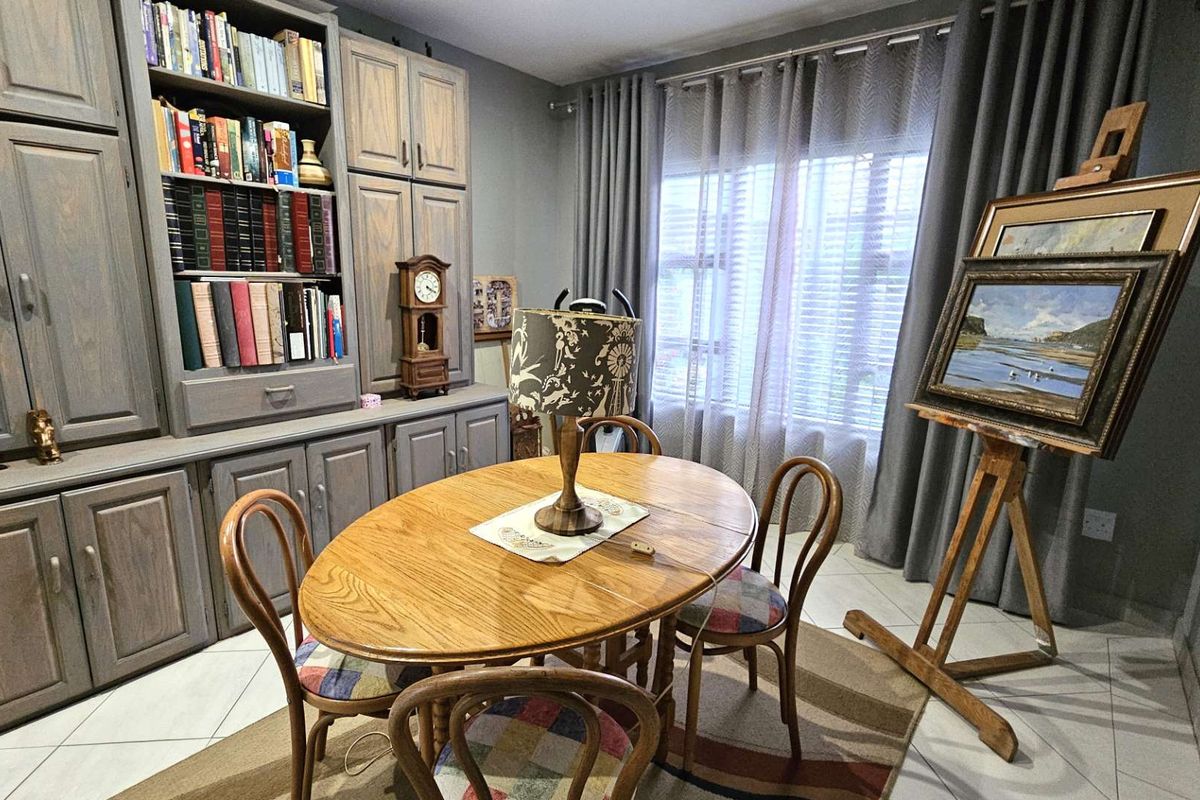 7 Bedroom Executive Family Home in Popular Security Estate in Melodie Hartbeespoort - Photo 4