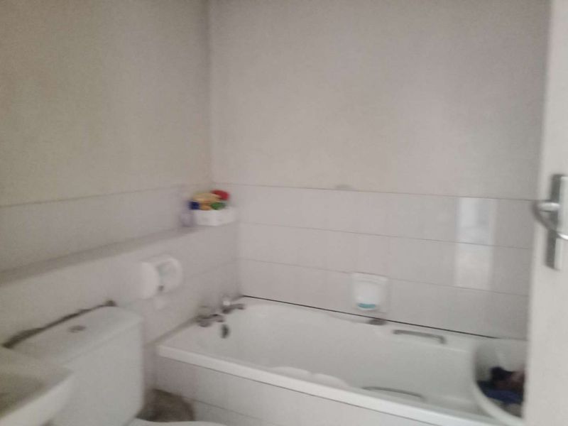 2 Bedroom In Morningside - Photo 7
