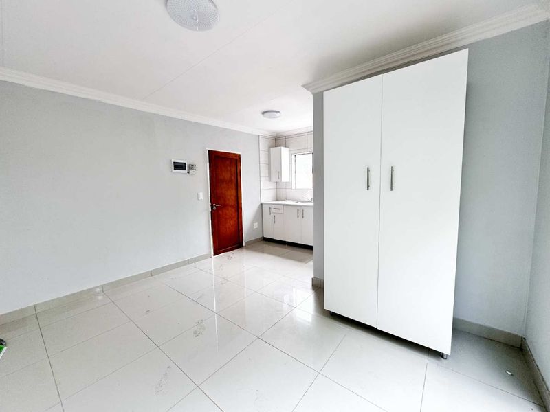 Modern Studio Apartment - Photo 5