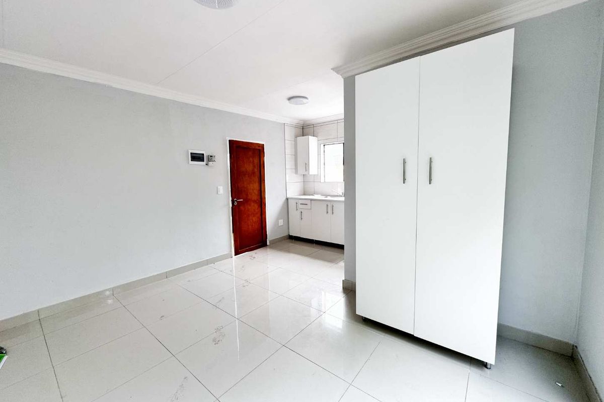 Modern Studio Apartment - Photo 5