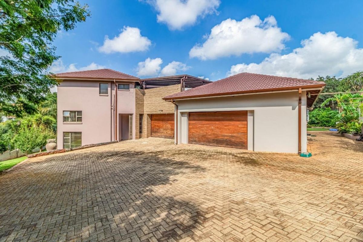 4 Bedroom House For Sale in Rangeview - Krugersdorp. - Photo 3