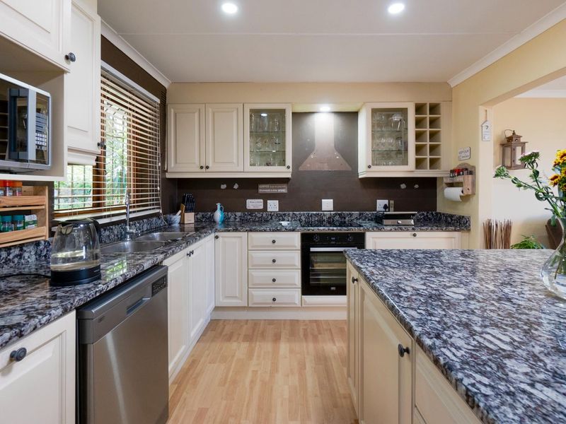 Prime location family home - Photo 3