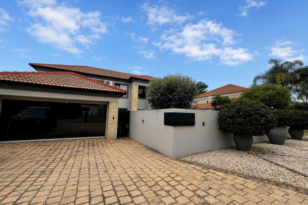 Luxurious 4-Bedroom House in Willow Acres Estate - Photo 2