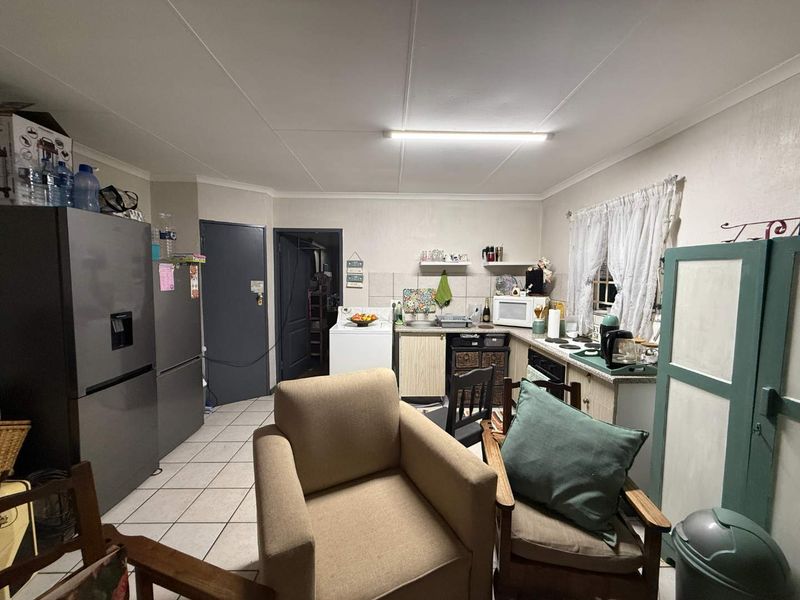 1 BED 1 BATH 1 CARPORT GROUND UNIT WITH GARDEN - Photo 8