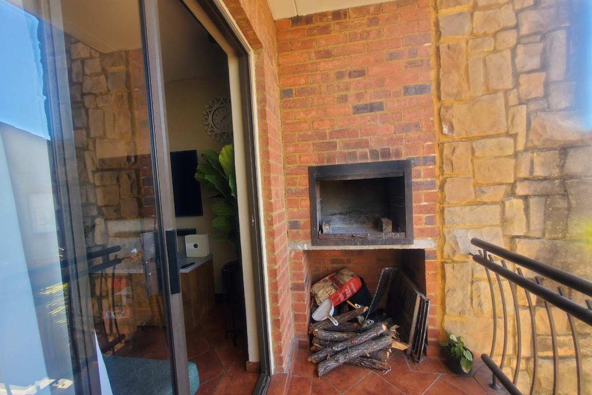 First-floor Gem in Aloe Ridge - perfect for families or Investors! - Photo 3