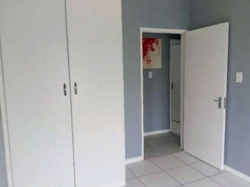 Stylish and Spacious 3-Bedroom Townhouse to Rent - Photo 10