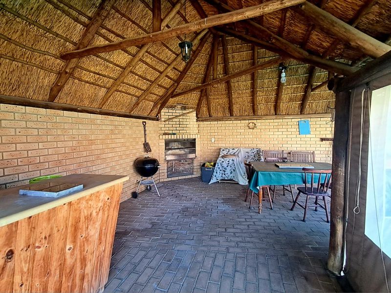 4 Bedroom House for Sale in Brackendowns - Photo 6