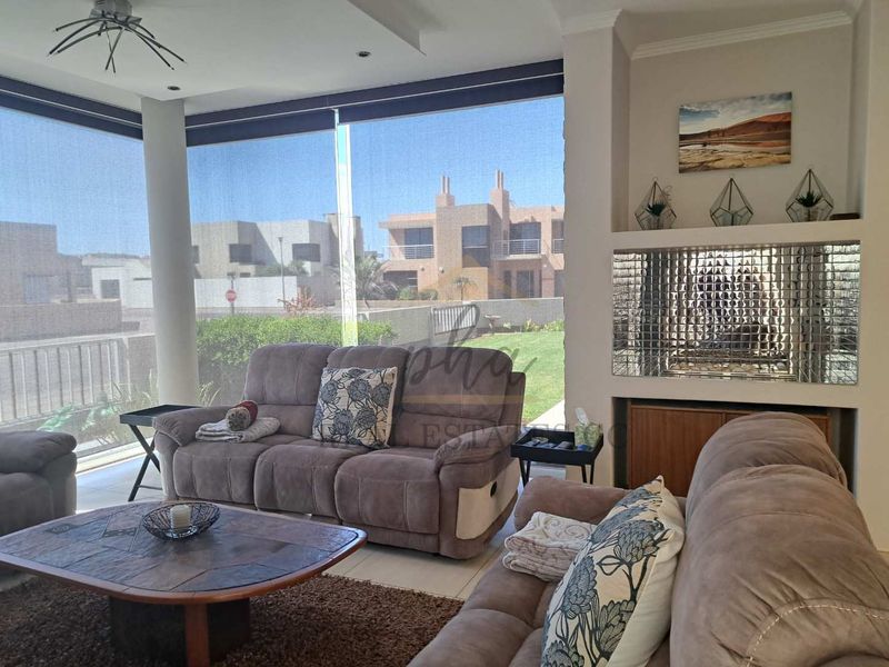 Luxurious 3-Bedroom Home with exquisite finishes in prime Meersig Area selling for N$4.9 mil - Photo 4