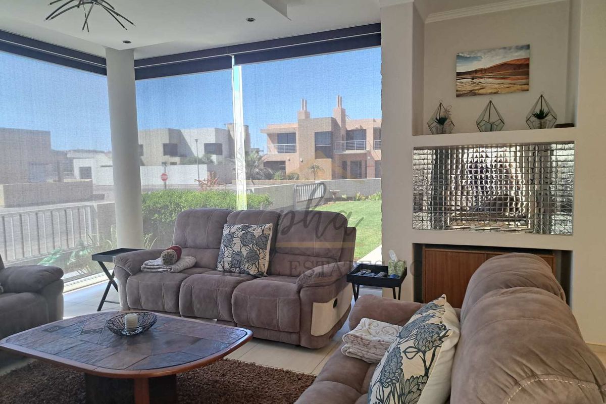 Luxurious 3-Bedroom Home with exquisite finishes in prime Meersig Area selling for N$4.9 mil - Photo 4