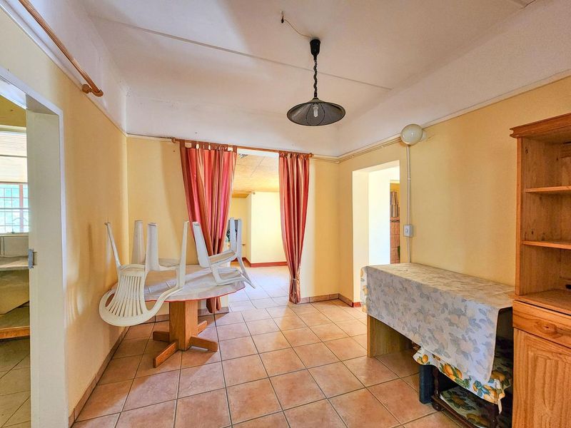 Uis:  3 Bedr Older home is for sale - Photo 7