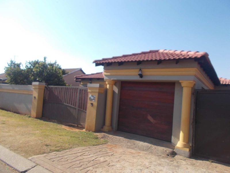 Awesome property looking for a new owner - Photo 3