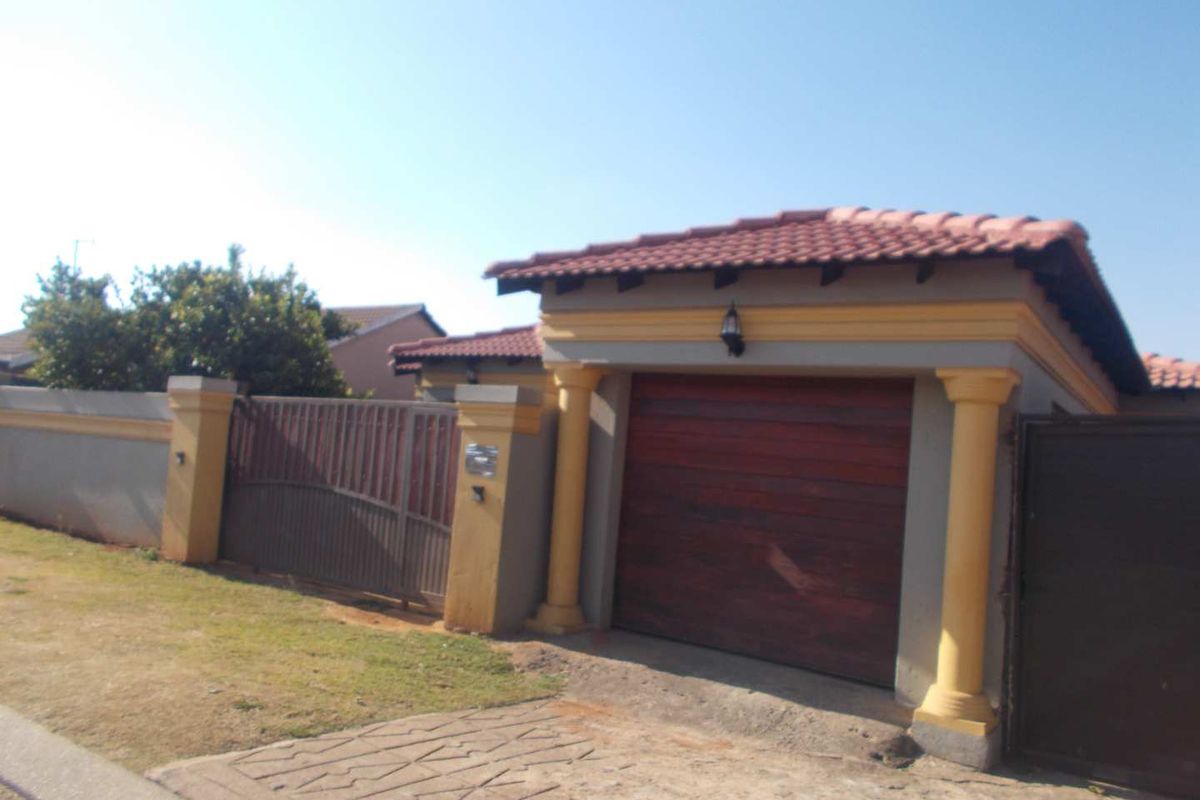 Awesome property looking for a new owner - Photo 3