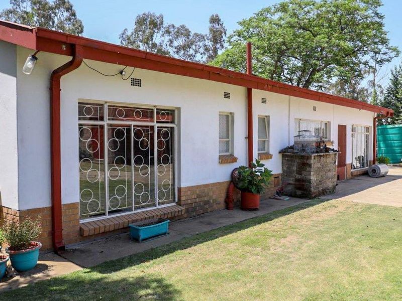 Charming and Versatile 3-Bedroom Home in Villiers - Photo 5