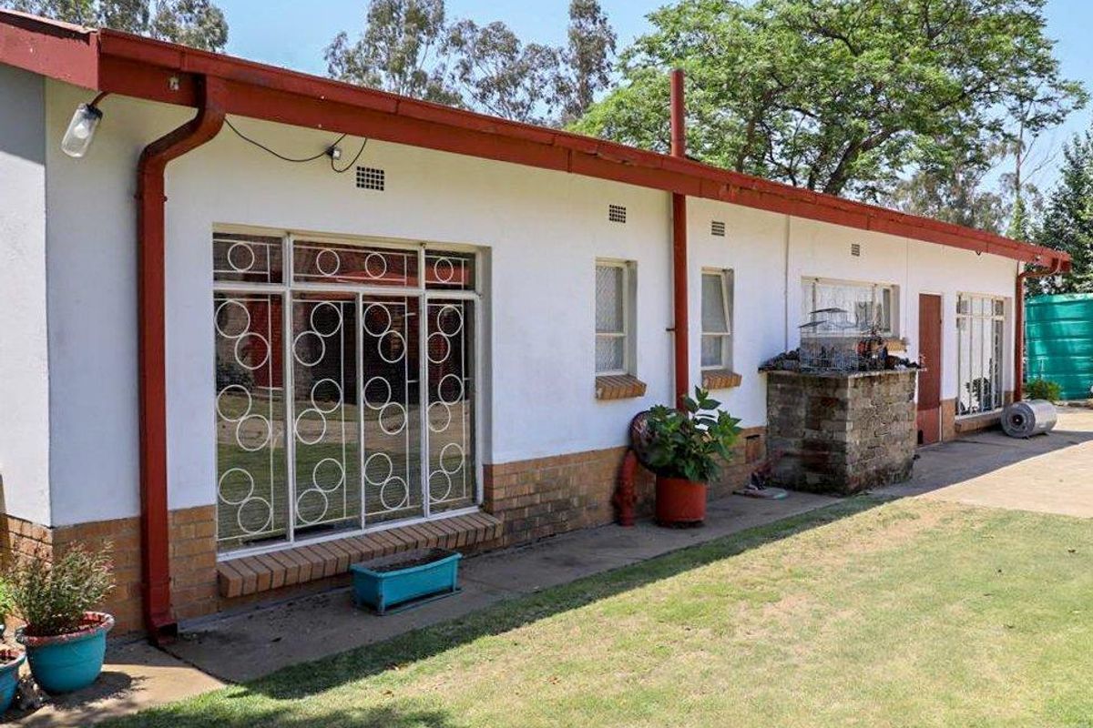 Charming and Versatile 3-Bedroom Home in Villiers - Photo 5
