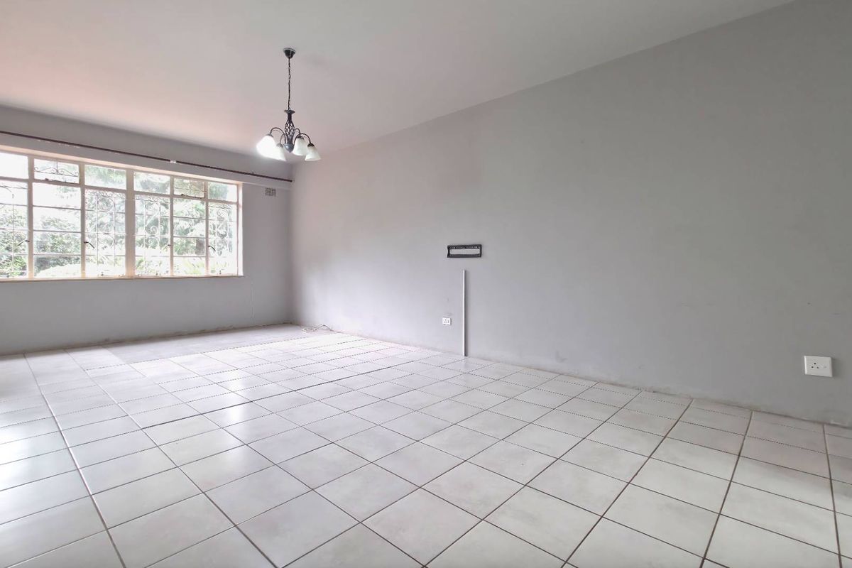 Ground floor 2 Bedroom Apartment with WFH space, Direct Access to Outside Patio and Communal gardens - Photo 4