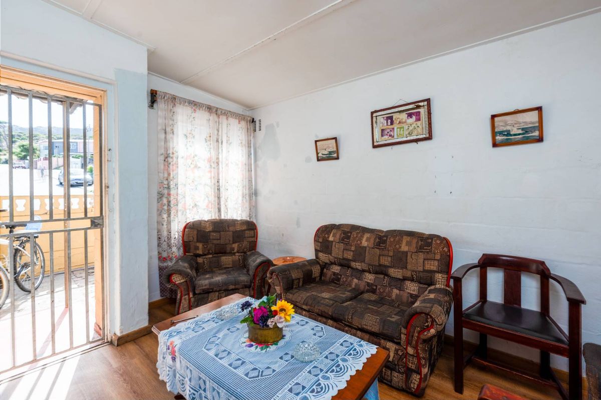 Charming 3-Bedroom Freestanding Home in Ocean View – Estate Late Sale for R850,000 - Photo 2