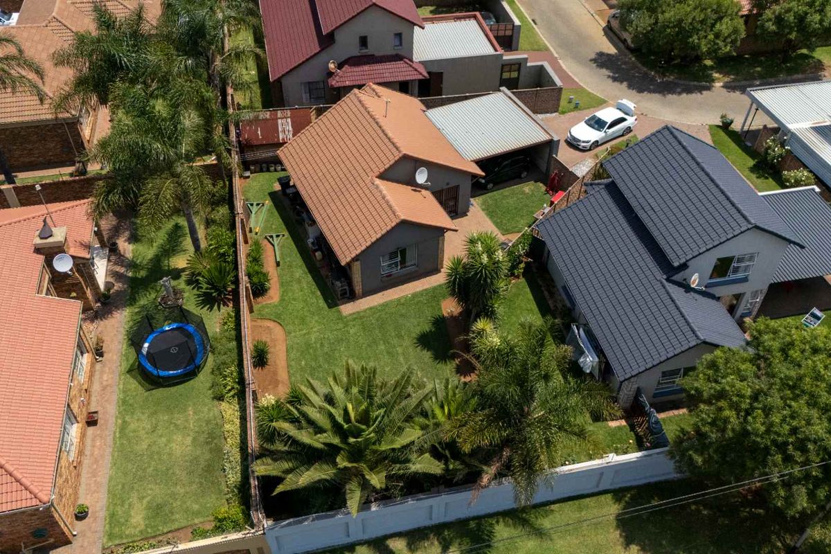 Neat house in a great area available for a steal ! - Photo 5