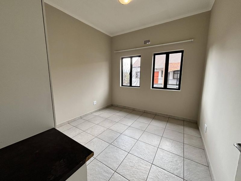 2 Bedroom unit in a secure, well-managed complex. - Photo 9