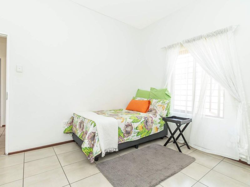 Spacious pet friendly unit available near Hillfox - Photo 10