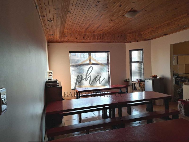 3 bedr Family home with 3 bedr Flat plus 3 garages in Walvis Bay selling for N$2 950 000.00 - Photo 6