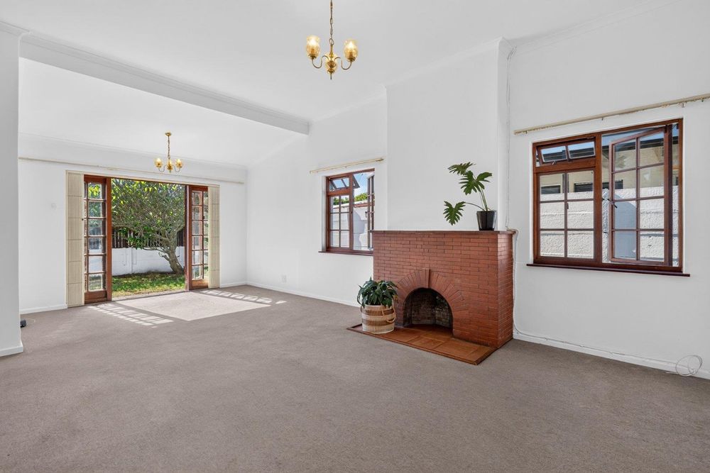 Living area with fire place