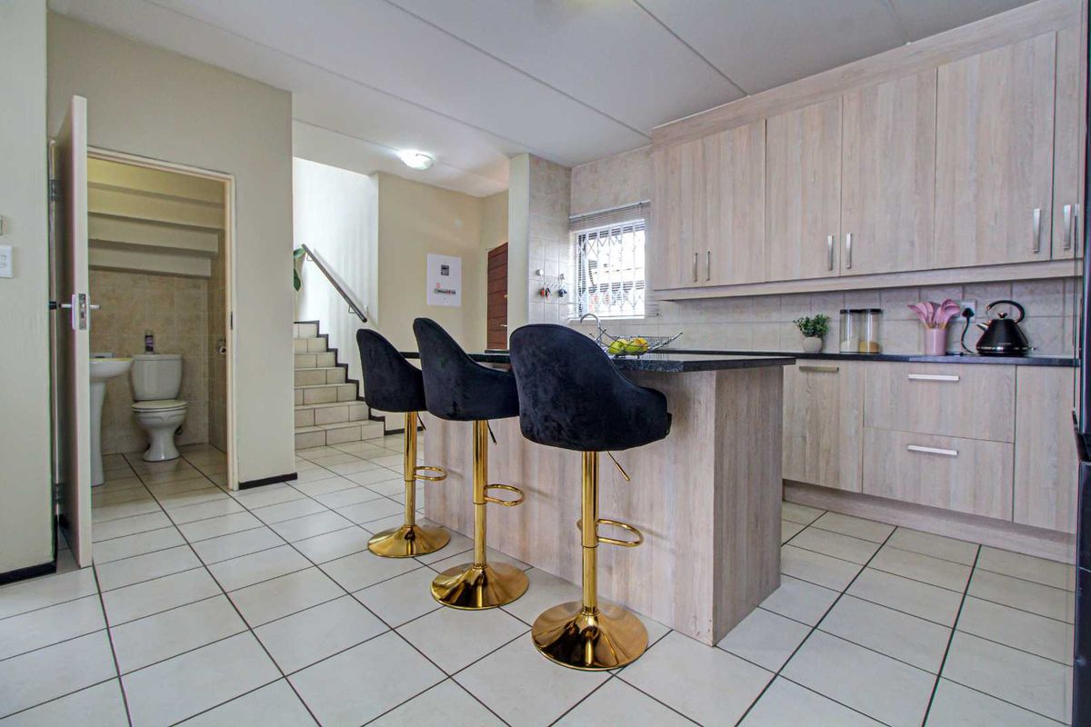 Stylish, Practical, and Spacious Living - Photo 4