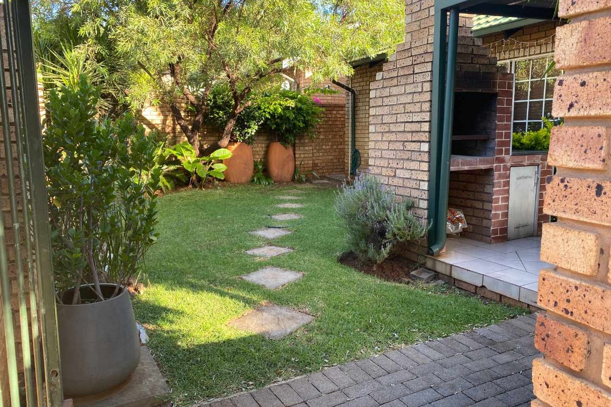 2 Townhouse for Sale in Highveld. - Photo 3