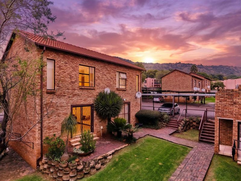 Charming Move-In Ready Upstairs Apartment – Perfect for First-Time Buyers! - Photo 2