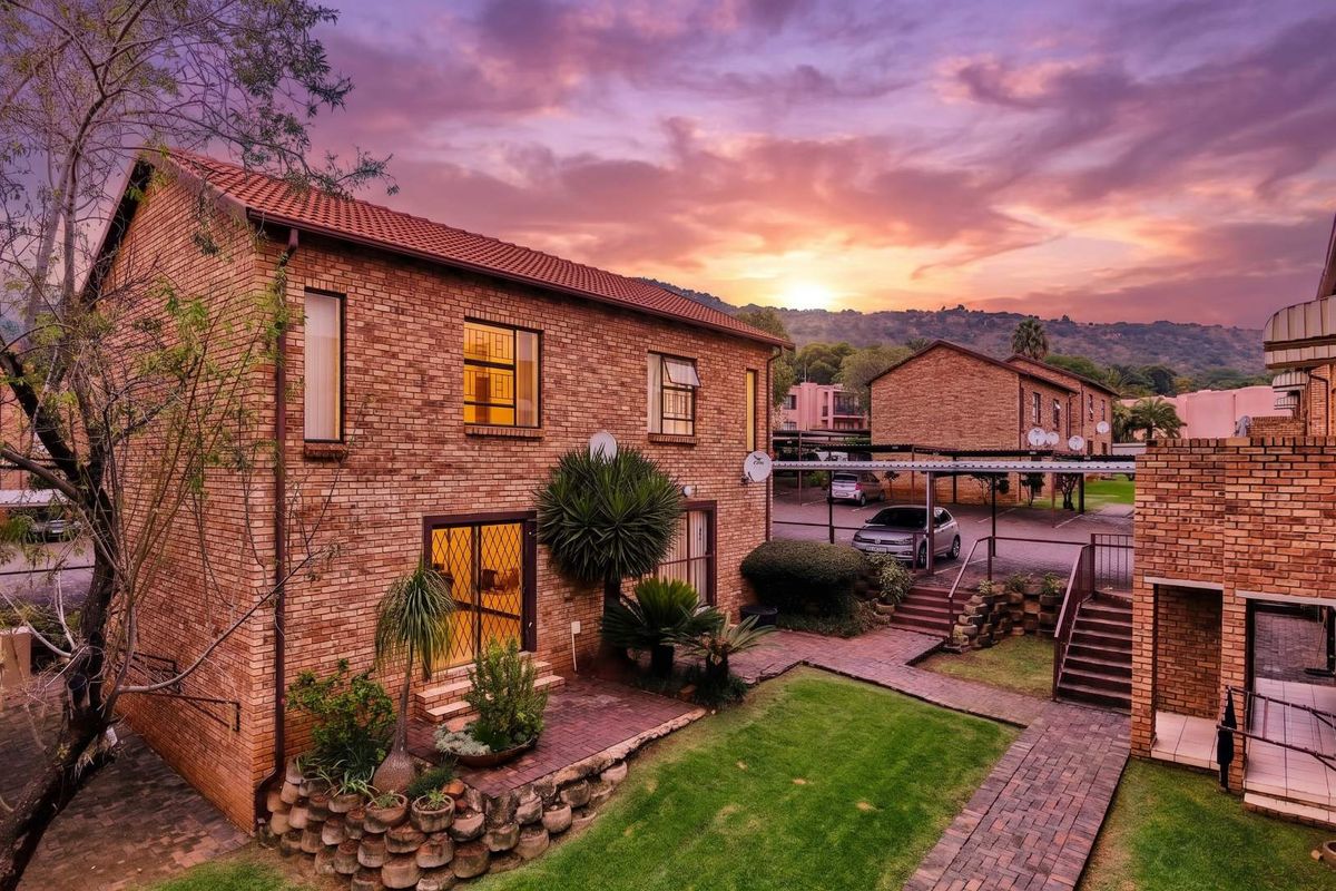 Charming Move-In Ready Upstairs Apartment – Perfect for First-Time Buyers! - Photo 2