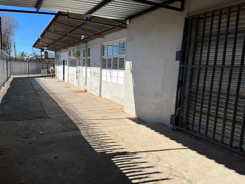 NORTH FACING COMMERCIAL PROPERTY - Photo 3