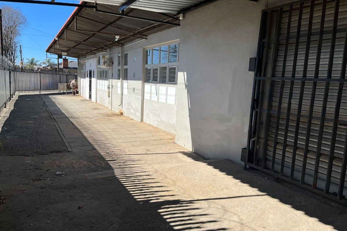 NORTH FACING COMMERCIAL PROPERTY - Photo 3